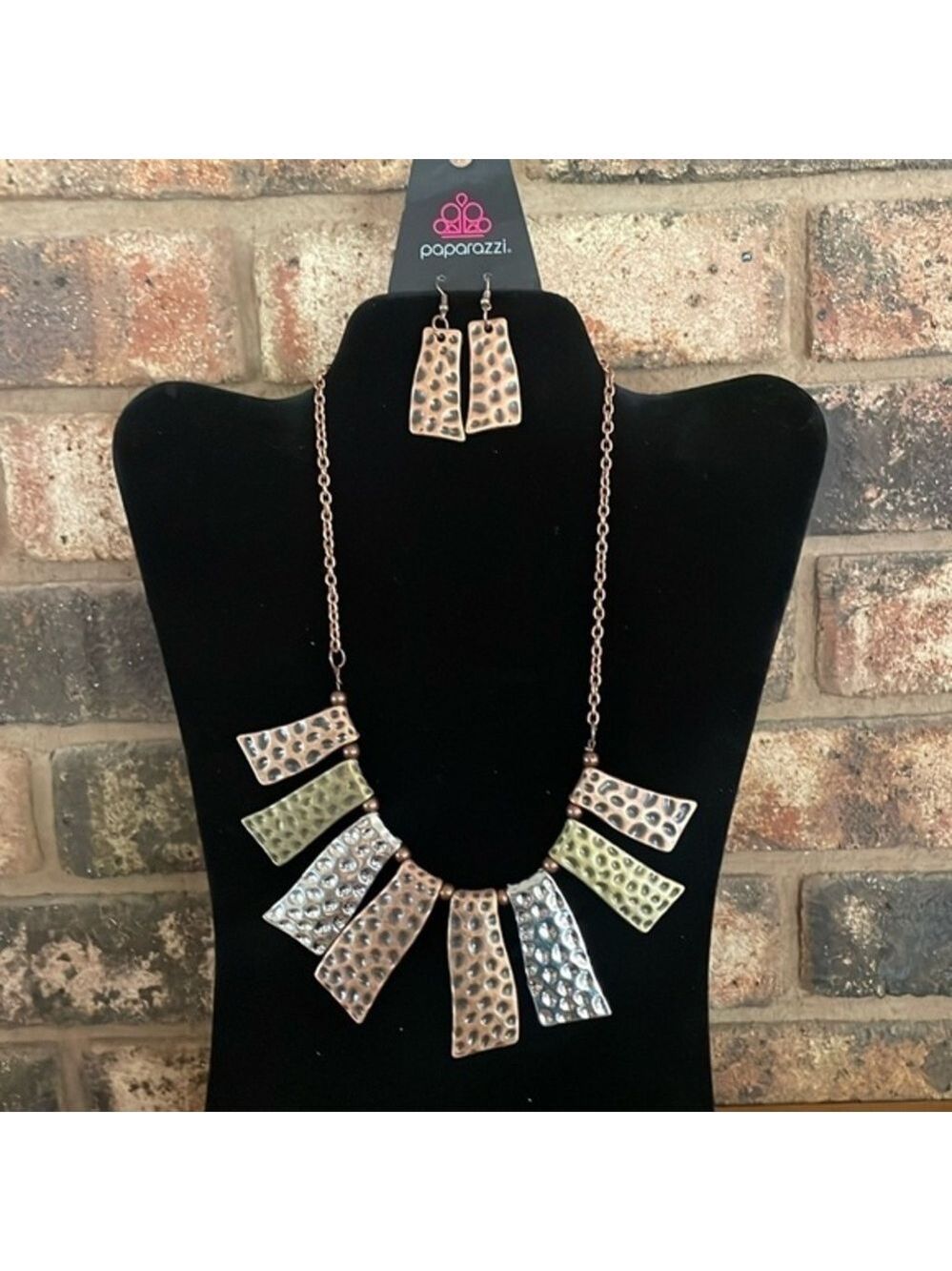 Paparazzi NWT mixed metal tone necklace and earring set